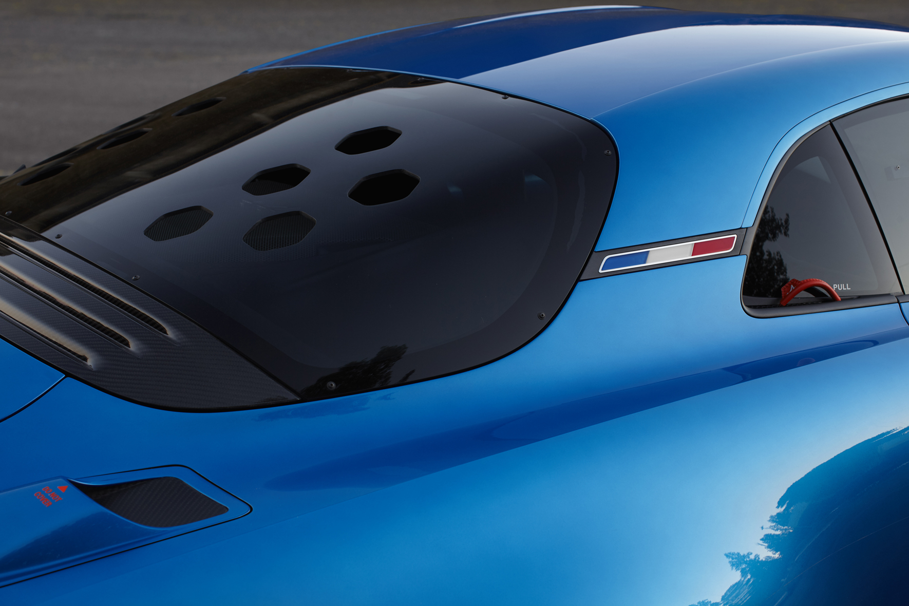 La nouvelle Renault Alpine au pied de La Soucoupe de Saint Nazaire pour AD magazine . Chief Editor : Marie Kalt . Art Director : Thibaut Mathieu . Producer : Shirley Doukhan . Production : Continental . Retouching : ADDICT